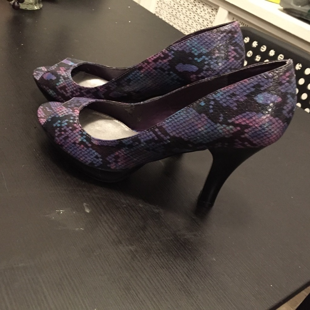 SZ 7 Purple Fergaliscious by Fergie open toe Heel
